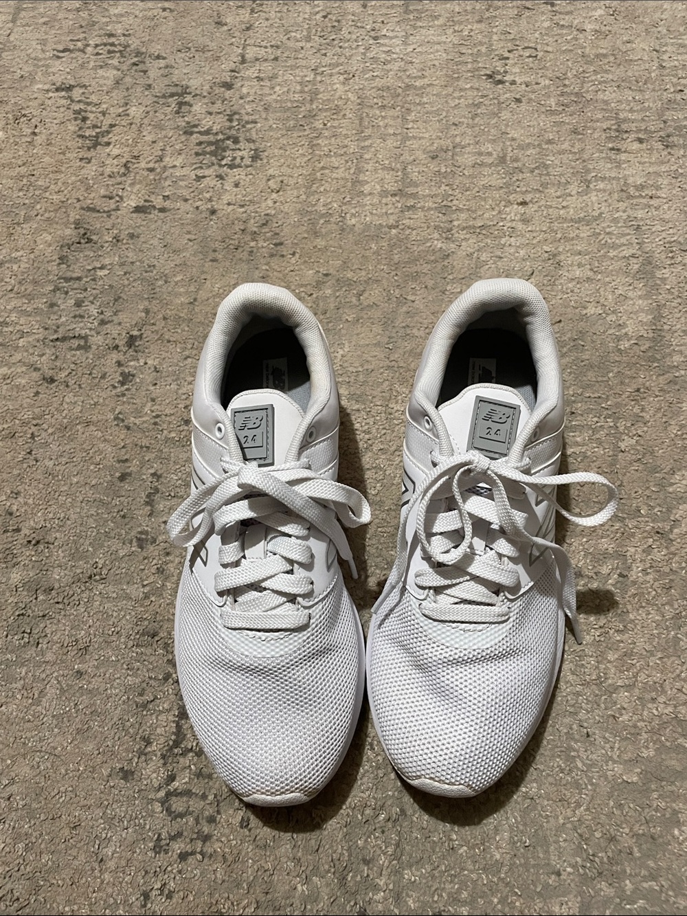 Ladies New Balance 24 Running sneakers. All-White Mesh Lace-Up Sneakers Size 8.5